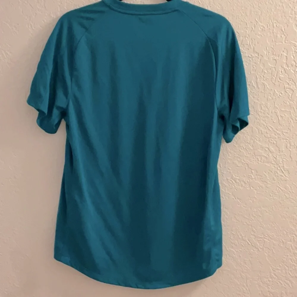 Nike - Men’s Dri Fit T-Shirt - Low Back - V-Neck - Teal - Size M - EUC